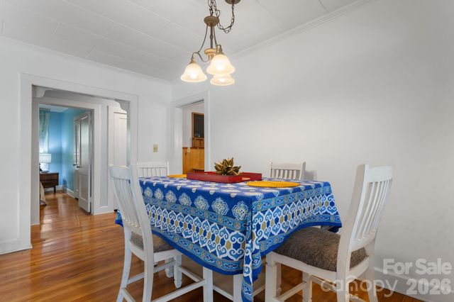509 Westview Street SW, Lenoir, NC 28645