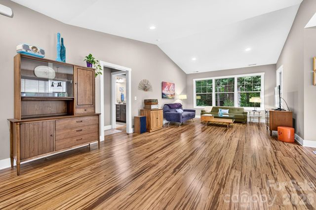 10 Meeting Street, Asheville, NC 28803