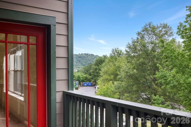 9 Kenilworth Knolls 303, Asheville, NC 28805