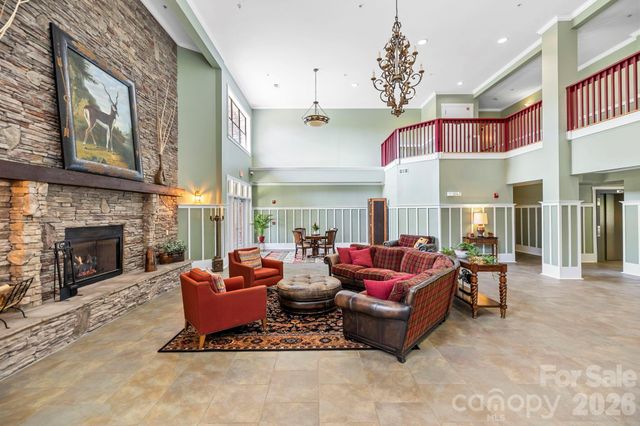 9 Kenilworth Knolls 303, Asheville, NC 28805