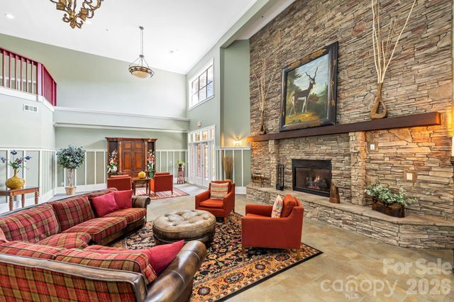 9 Kenilworth Knolls 303, Asheville, NC 28805