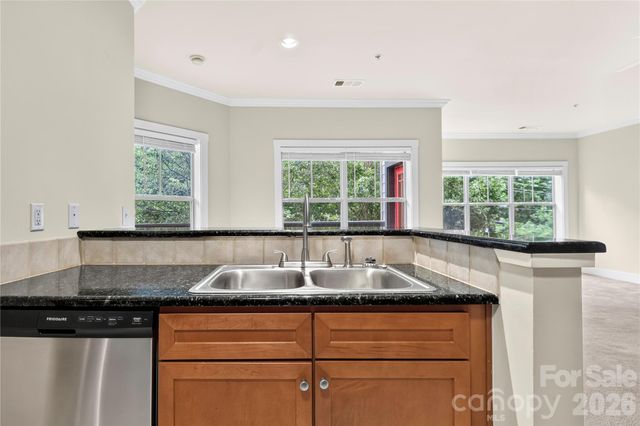9 Kenilworth Knolls 303, Asheville, NC 28805