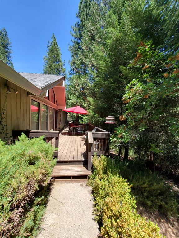 25705 Creekside Dr, Pioneer, CA 95666