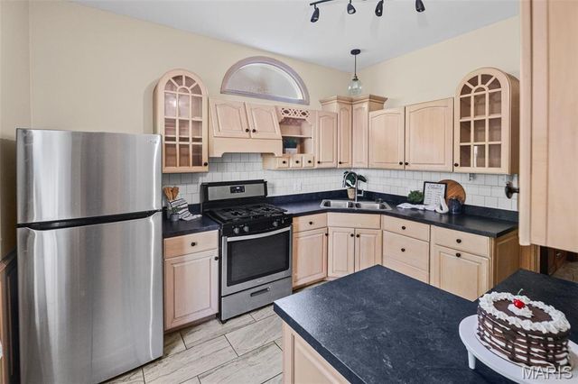 407 E 9th Street, Alton, IL 62002