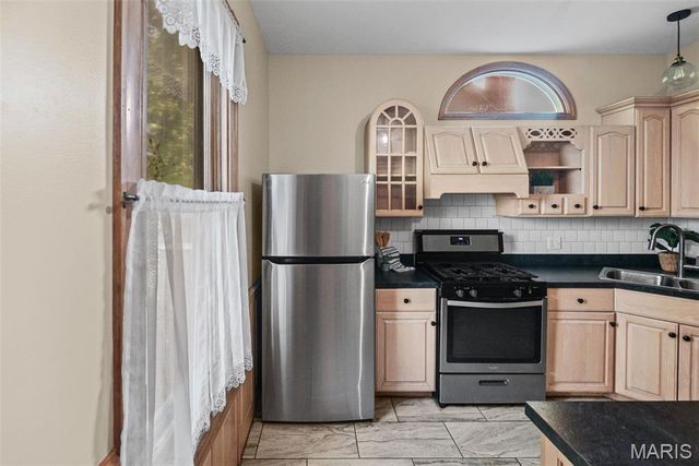 407 E 9th Street, Alton, IL 62002