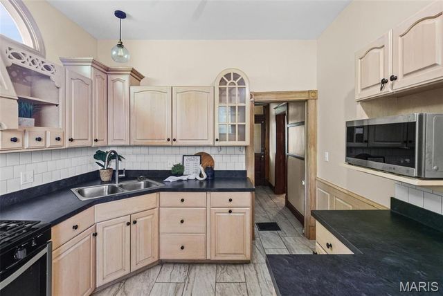 407 E 9th Street, Alton, IL 62002