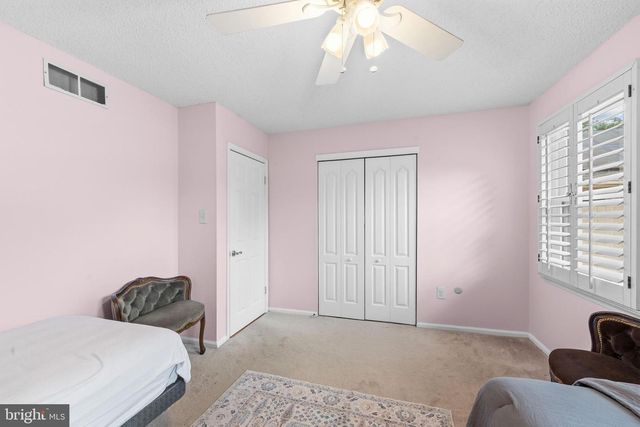 10 SILVER HILL LN, Voorhees, NJ 08043