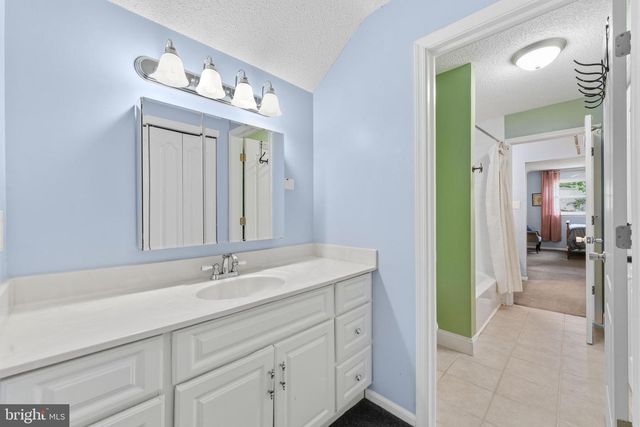 10 SILVER HILL LN, Voorhees, NJ 08043