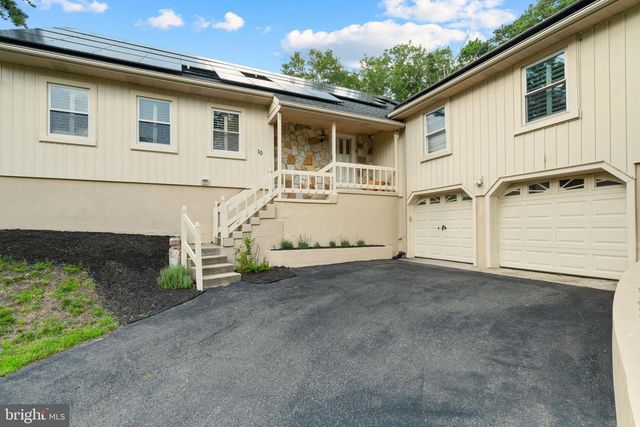 10 SILVER HILL LN, Voorhees, NJ 08043
