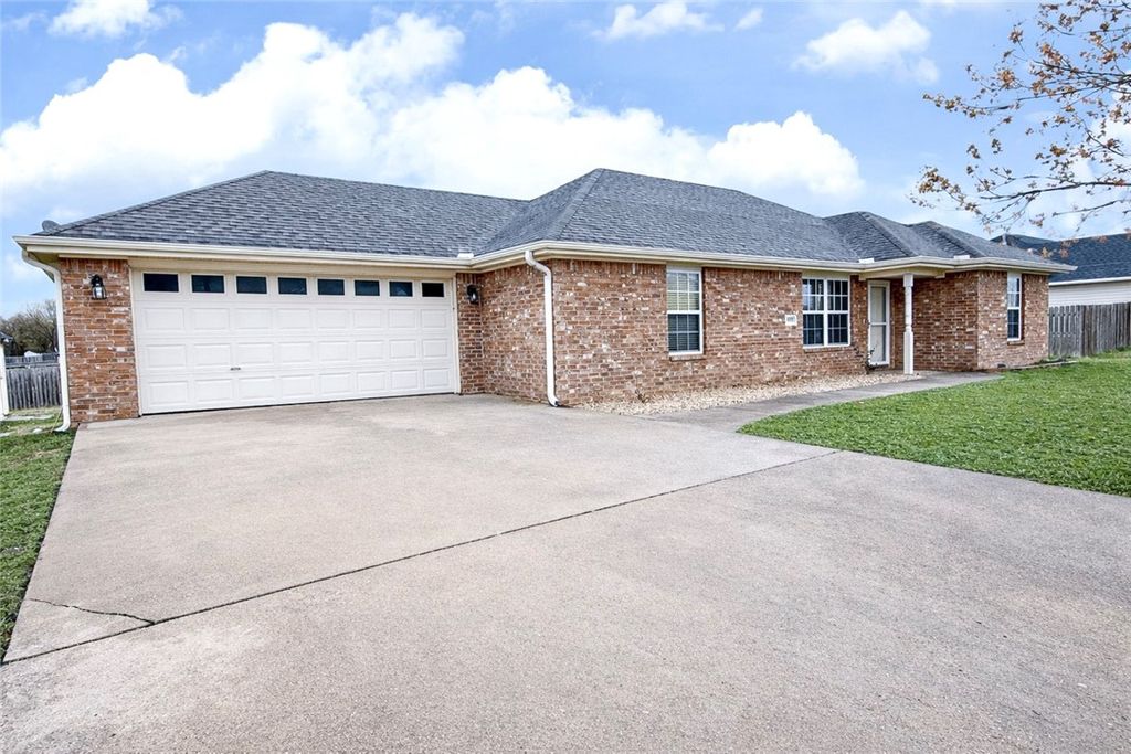 940 Eagle Crest Drive, Pea Ridge, AR 72751