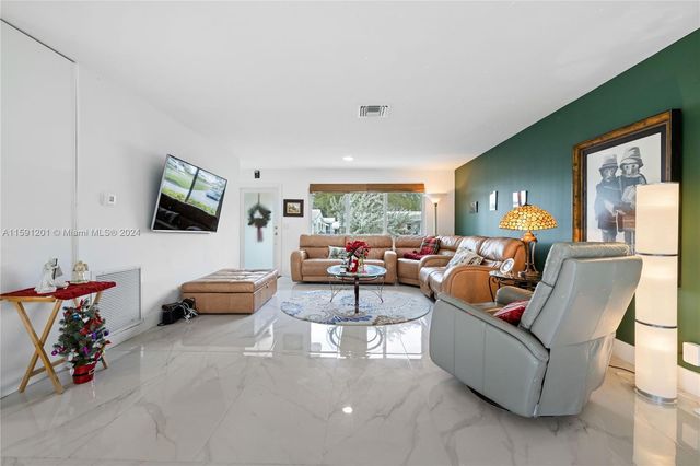 1086 NW 88th Way, Plantation, FL 33322