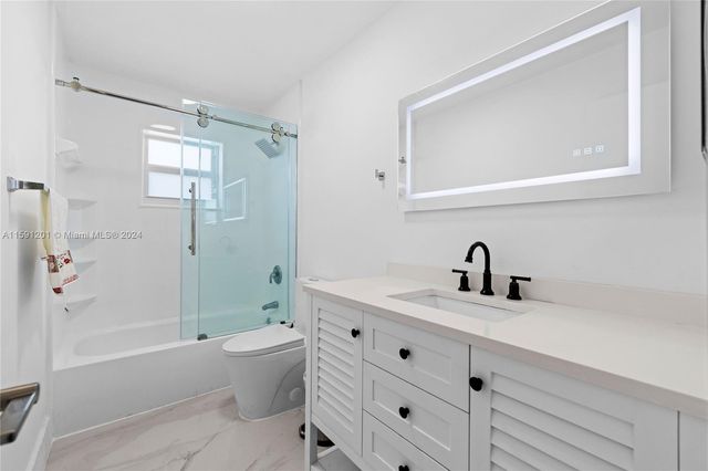 1086 NW 88th Way, Plantation, FL 33322
