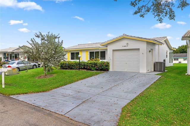 1086 NW 88th Way, Plantation, FL 33322