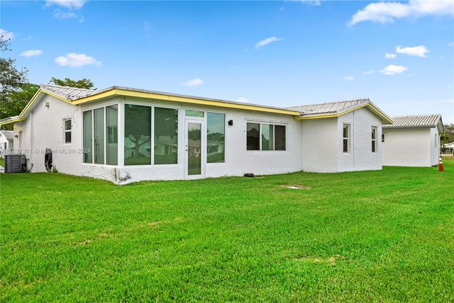 1086 NW 88th Way, Plantation, FL 33322