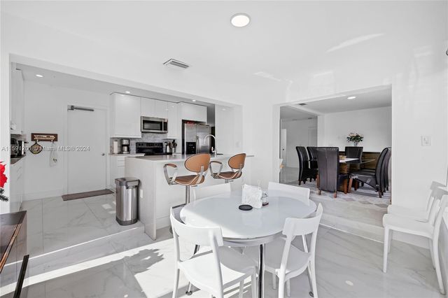 1086 NW 88th Way, Plantation, FL 33322