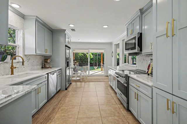 1715 Briarmead Drive, Houston, TX 77057