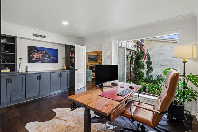 1715 Briarmead Drive, Houston, TX 77057