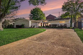 1715 Briarmead Drive, Houston, TX 77057