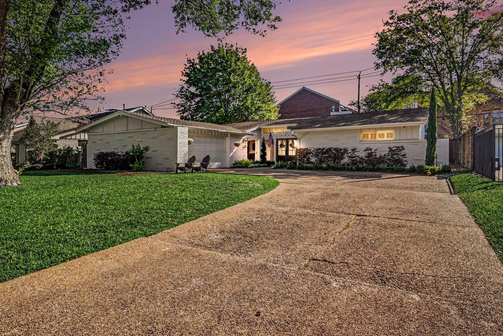 1715 Briarmead Drive, Houston, TX 77057