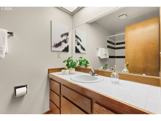 3710 Se BRENDON Ct, Milwaukie, OR 97267