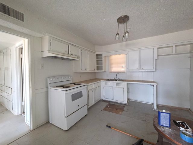 6112 Avenue Q, Lubbock, TX 79412