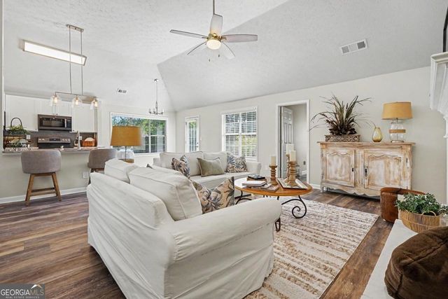 1545 Quail Point Run, Hoschton, GA 30548