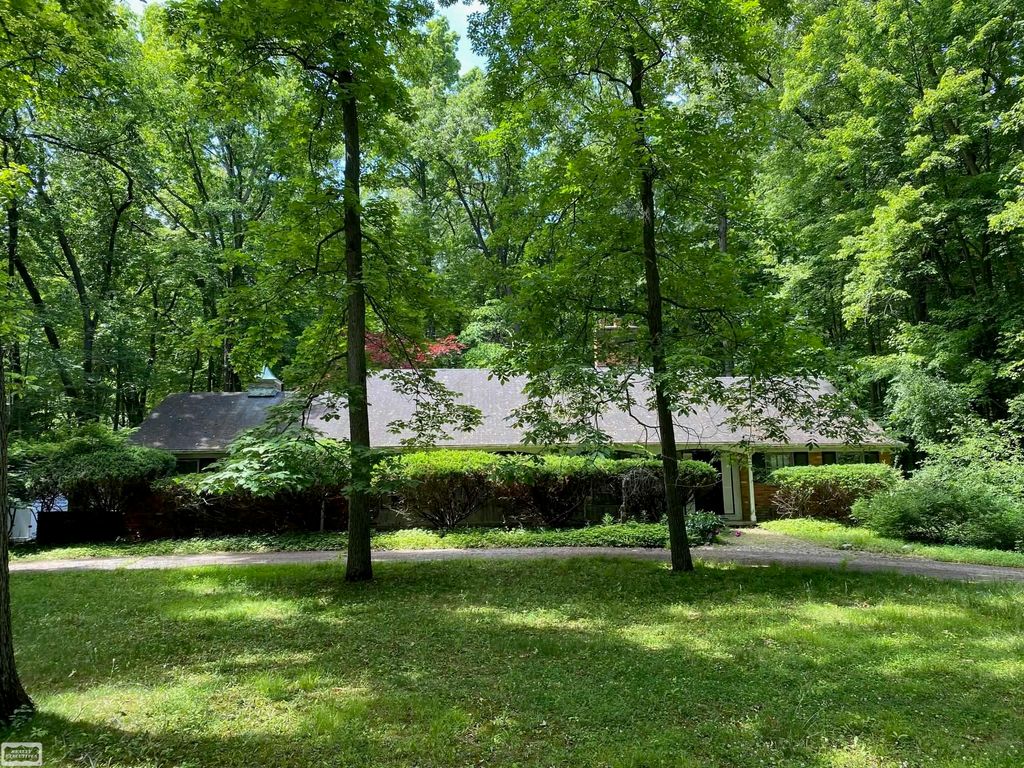 5100 Deep Wood Road, Bloomfield Hills, MI 48302