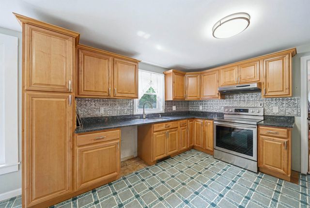 266 Main Street, Sandown, NH 03873