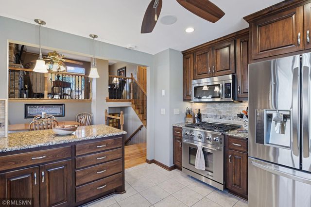 1725 White Oak Drive, Chaska, MN 55318