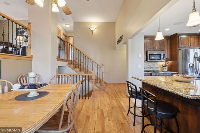 1725 White Oak Drive, Chaska, MN 55318