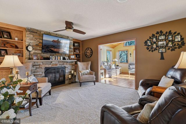 1725 White Oak Drive, Chaska, MN 55318