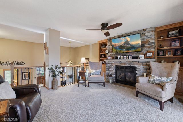 1725 White Oak Drive, Chaska, MN 55318