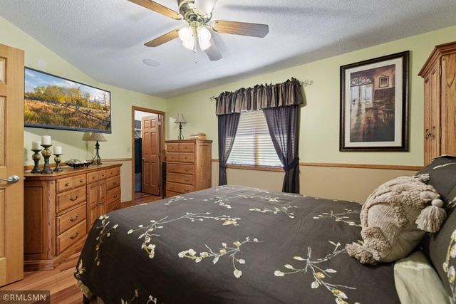 1725 White Oak Drive, Chaska, MN 55318