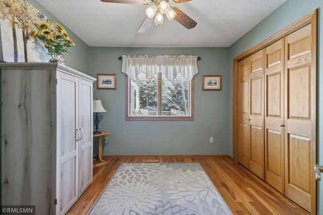 1725 White Oak Drive, Chaska, MN 55318