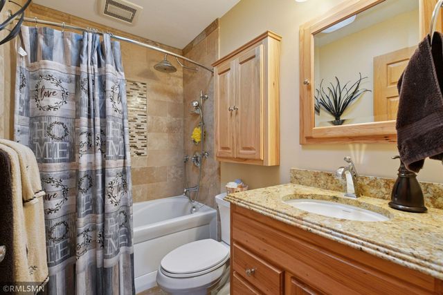 1725 White Oak Drive, Chaska, MN 55318