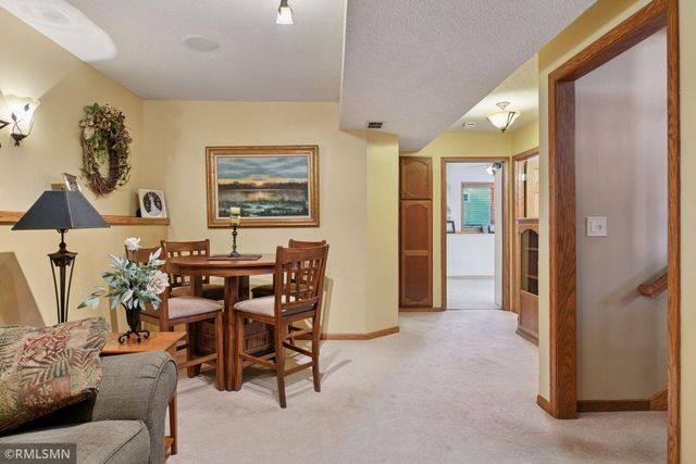 1725 White Oak Drive, Chaska, MN 55318