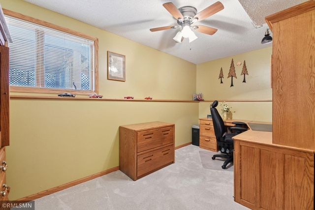 1725 White Oak Drive, Chaska, MN 55318