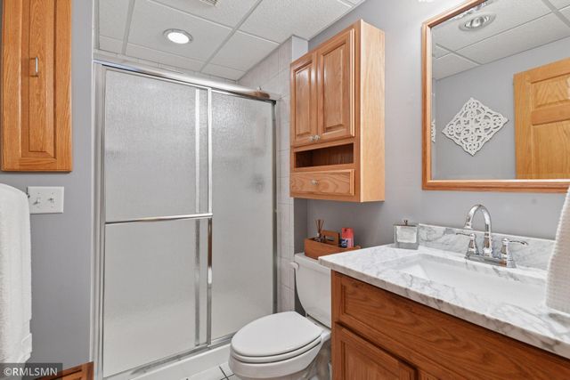 1725 White Oak Drive, Chaska, MN 55318