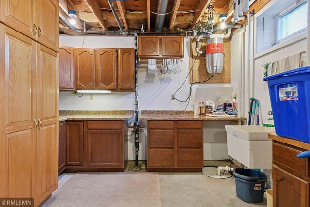 1725 White Oak Drive, Chaska, MN 55318