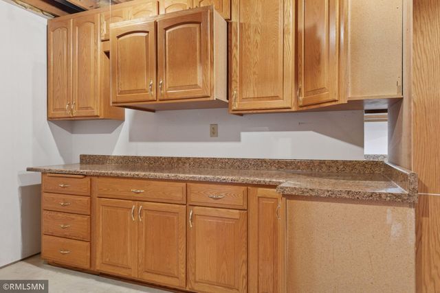 1725 White Oak Drive, Chaska, MN 55318