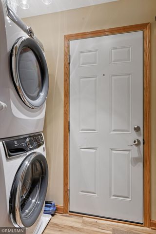 1725 White Oak Drive, Chaska, MN 55318