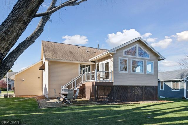 1725 White Oak Drive, Chaska, MN 55318