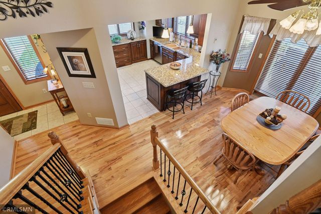 1725 White Oak Drive, Chaska, MN 55318