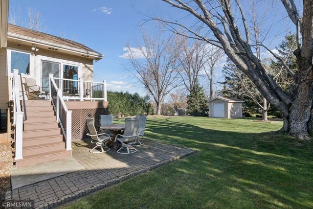 1725 White Oak Drive, Chaska, MN 55318