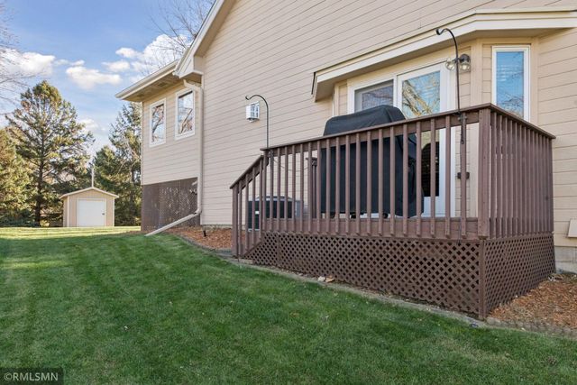 1725 White Oak Drive, Chaska, MN 55318