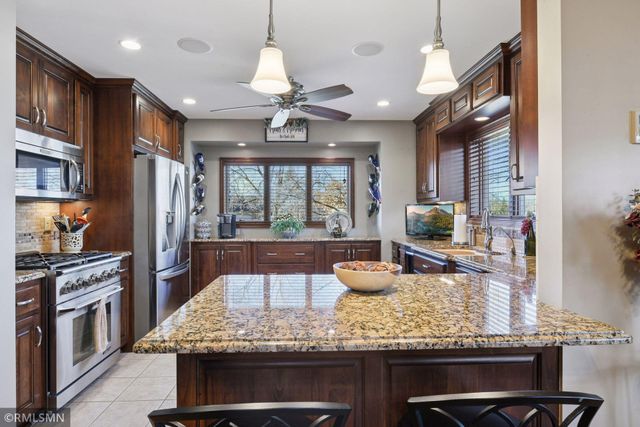 1725 White Oak Drive, Chaska, MN 55318