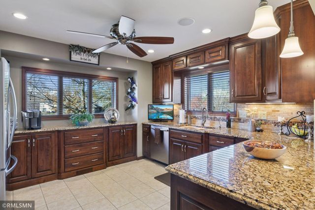 1725 White Oak Drive, Chaska, MN 55318