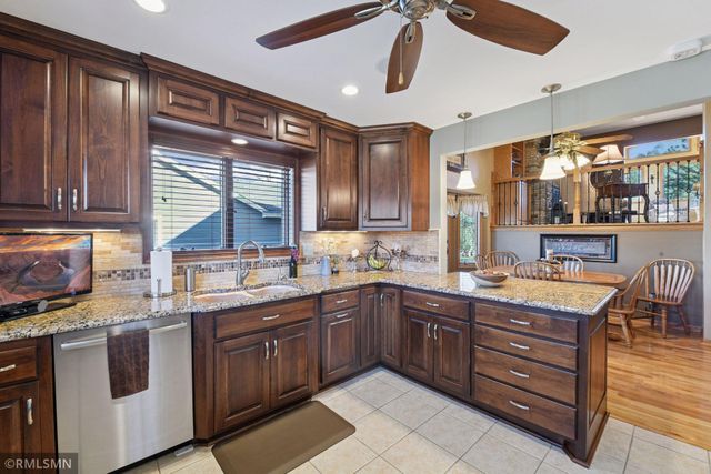 1725 White Oak Drive, Chaska, MN 55318