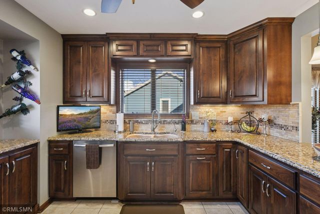 1725 White Oak Drive, Chaska, MN 55318