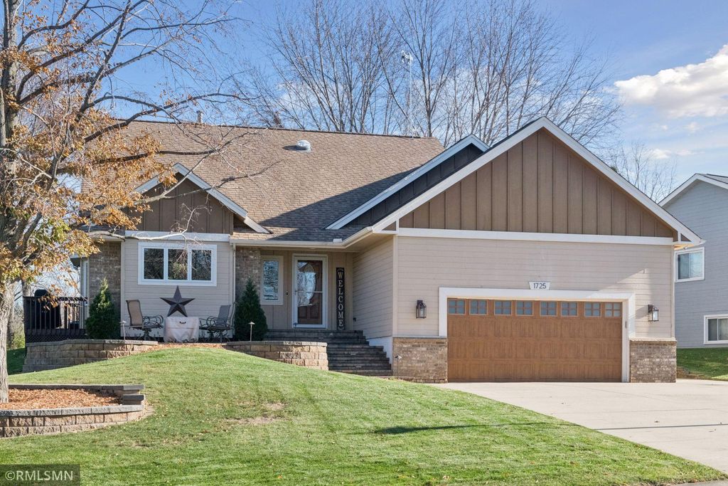 1725 White Oak Drive, Chaska, MN 55318